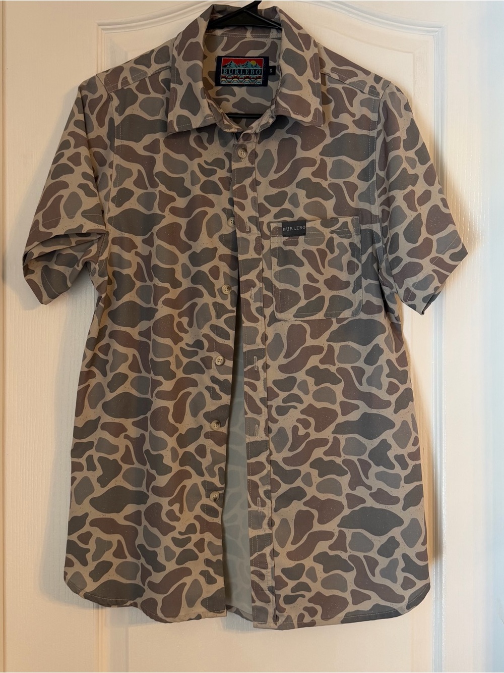 BURLEBO Short-Sleeve Button-Up Shirt in Gray and Tan Camouflage